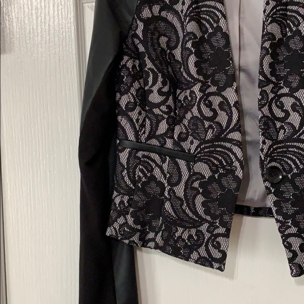Blazer - Picture 3 of 5